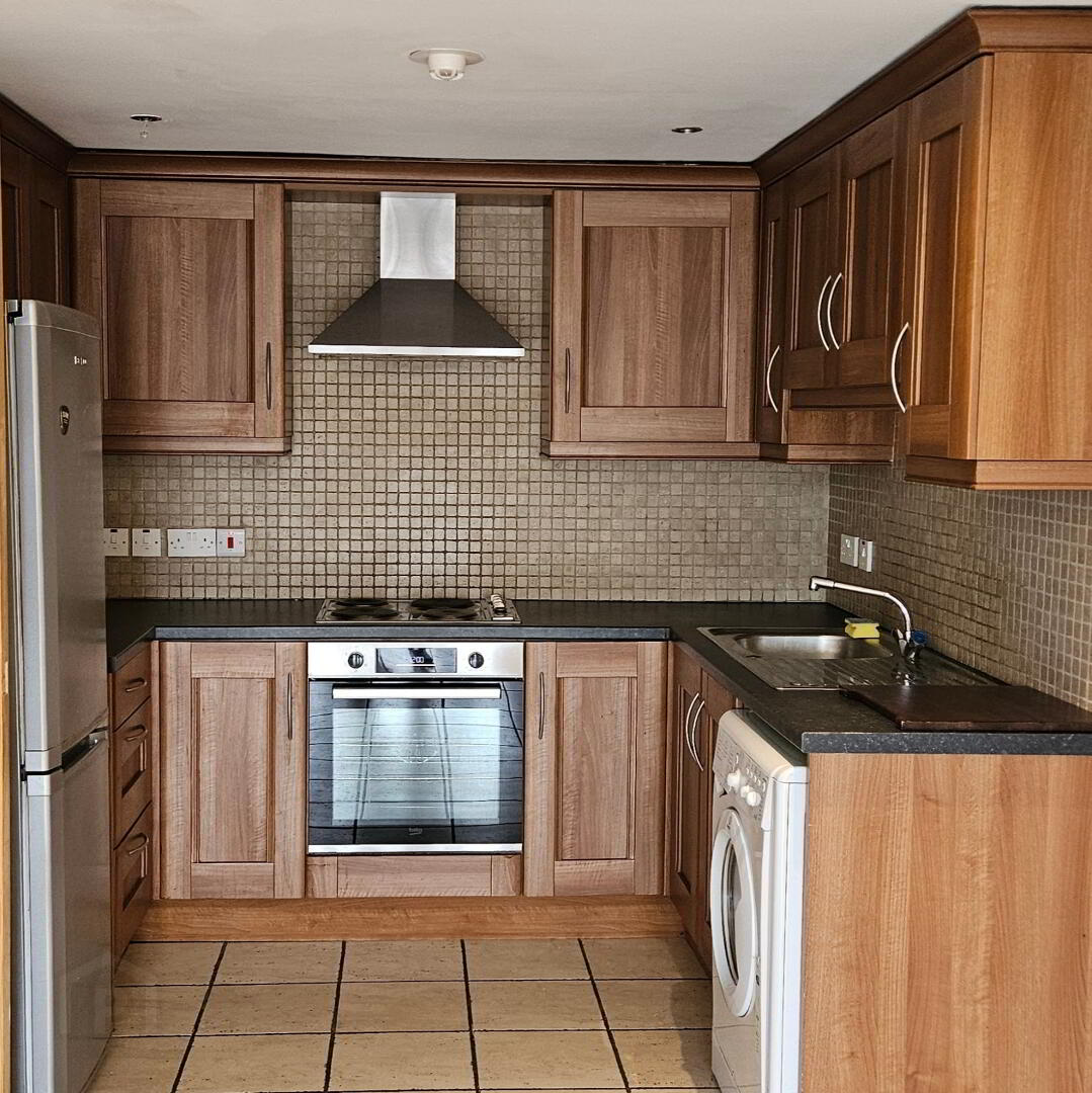 Unit 1, 1B Ravenscroft Avenue 3 of 15