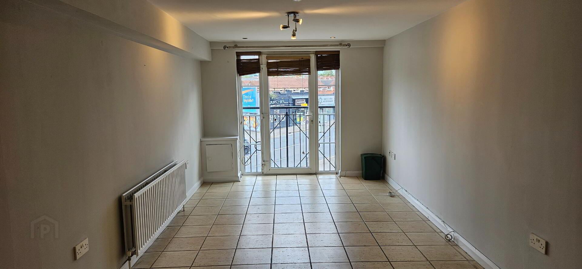Unit 1, 1B Ravenscroft Avenue 2 of 15