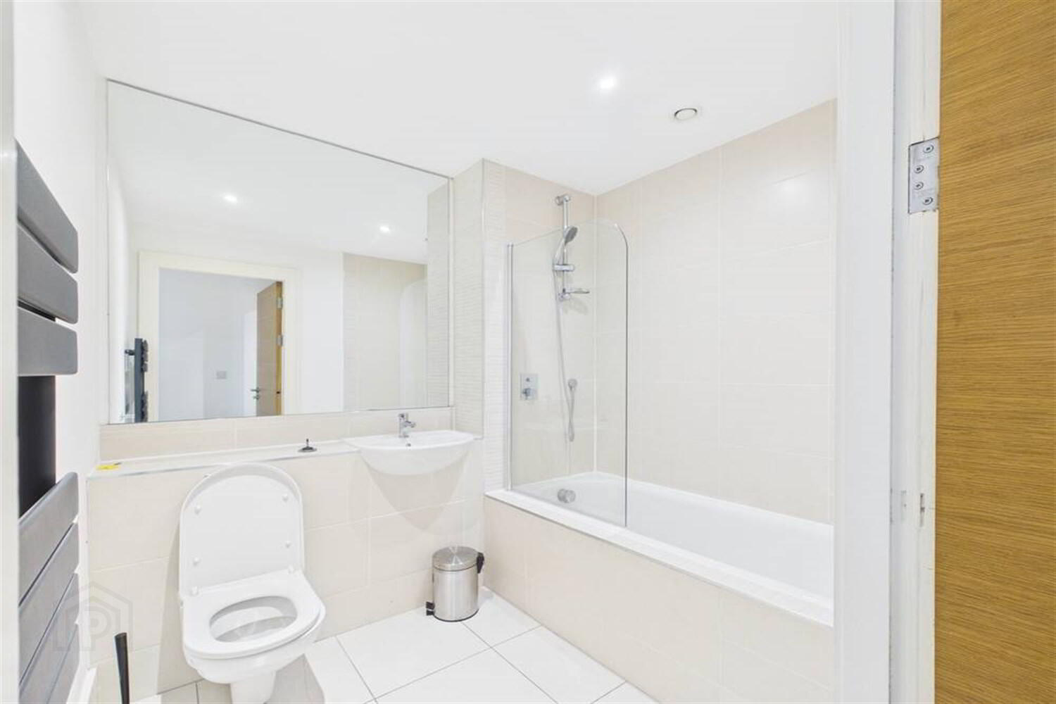 Apt 103 2, William Street South 7 of 7