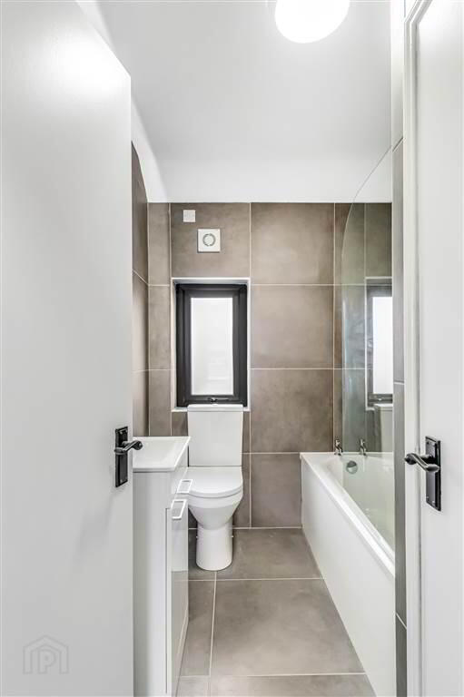 48 Beechmount Crescent 15 of 16