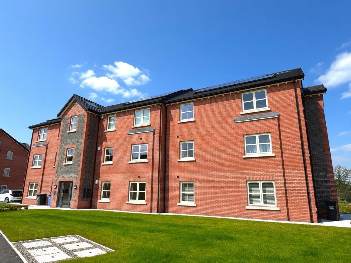 351 Helens Wood 1 of 8
