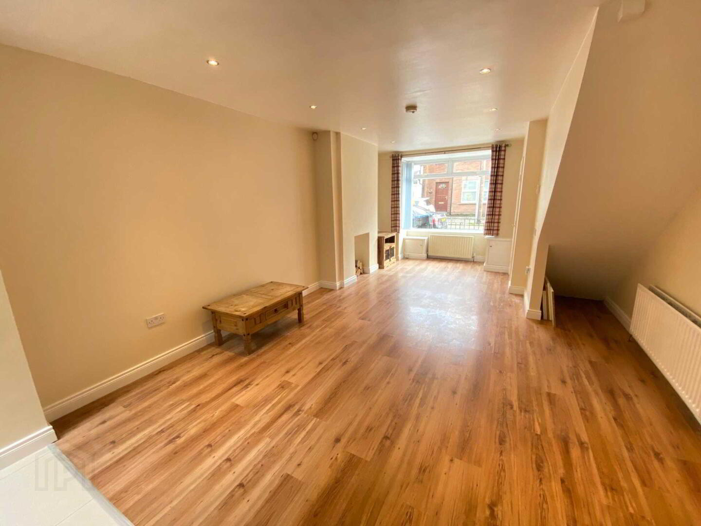 36 Hillfoot Street 3 of 13
