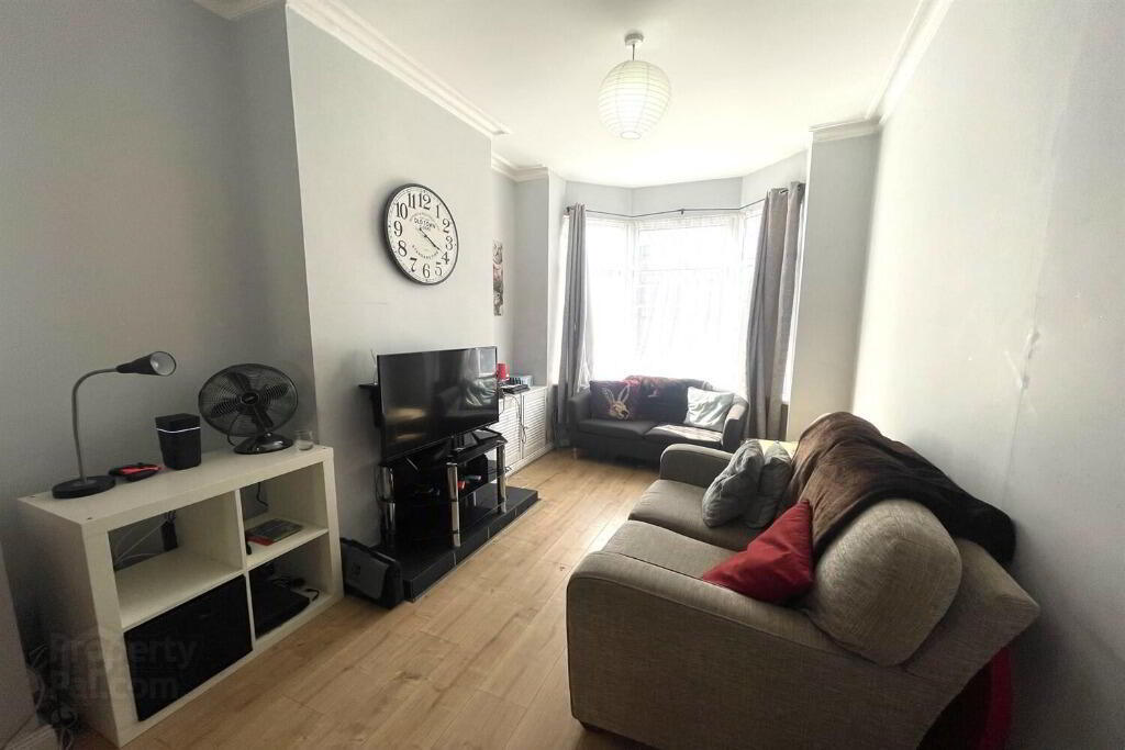 14 Meadowbank Street 2 of 11