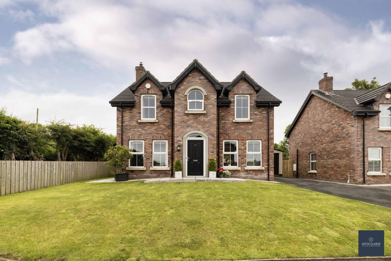 17 Gosford View Manor 1 of 50