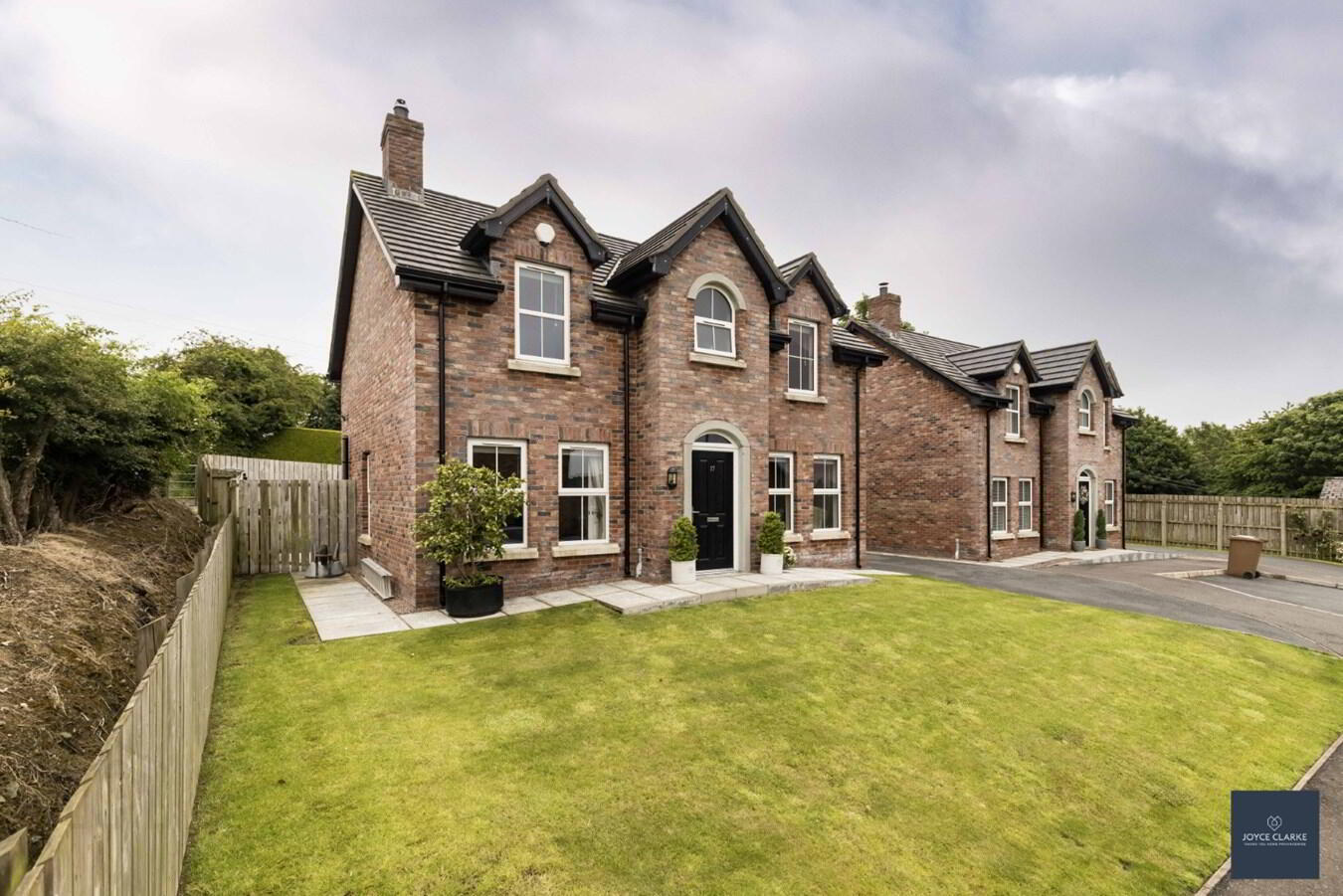 17 Gosford View Manor 2 of 50