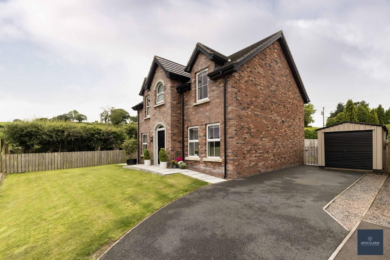 17 Gosford View Manor 3 of 50
