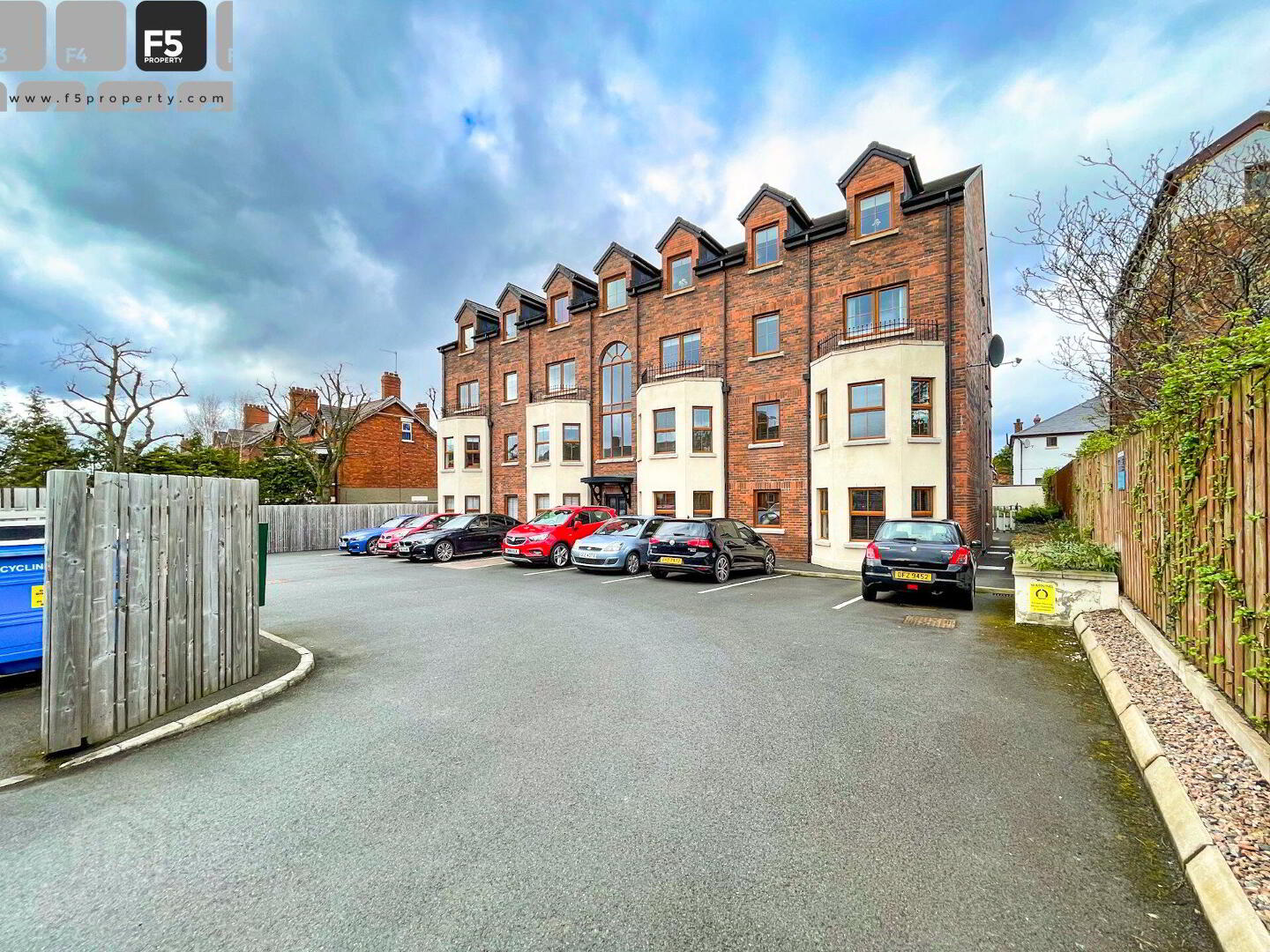 Apt 4, 120 Upper Newtownards Road 1 of 9