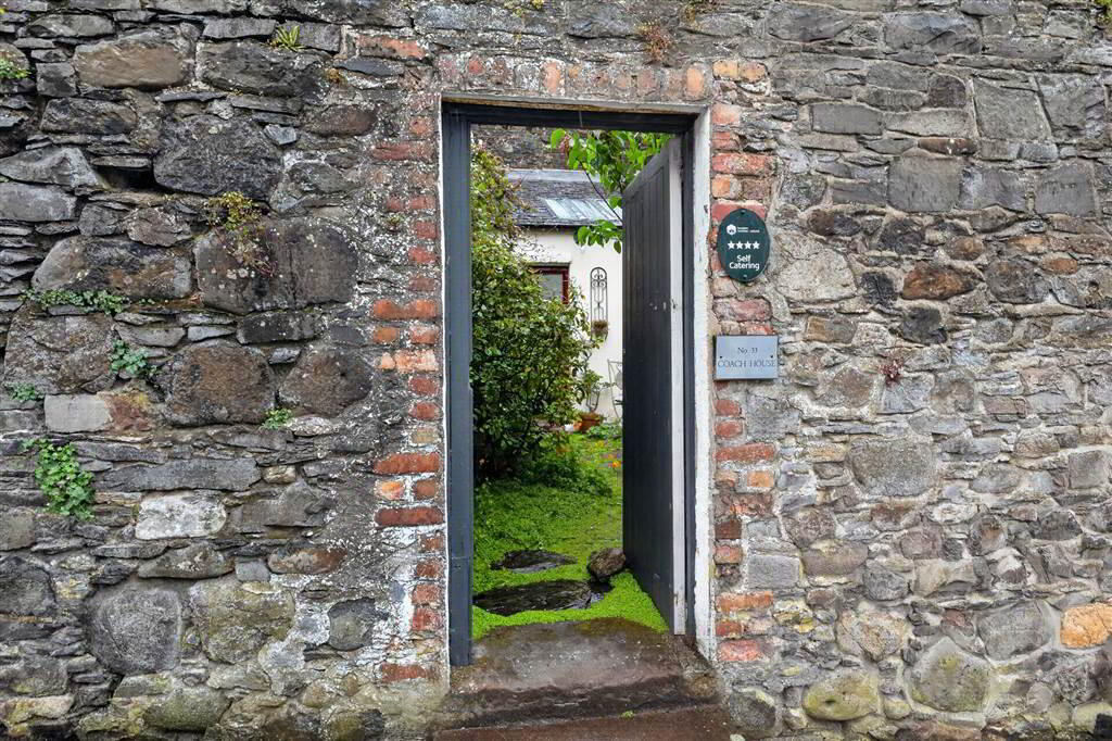 The Coach House, 33 Main Street 32 of 33