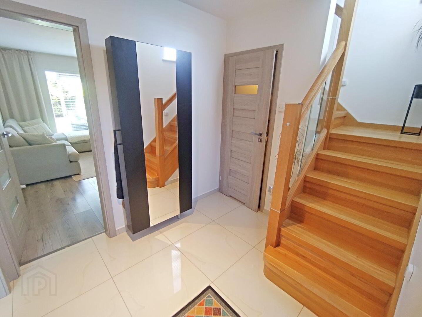 9 Ashgrove 3 of 32