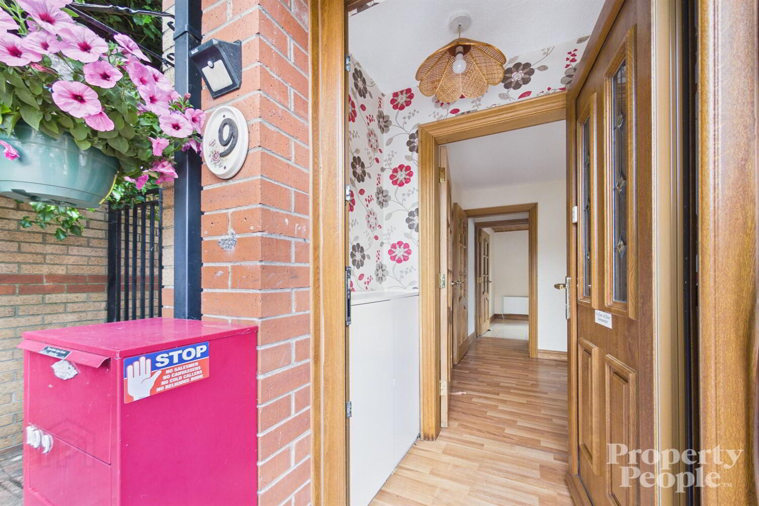 9 Lindsay Court 2 of 38