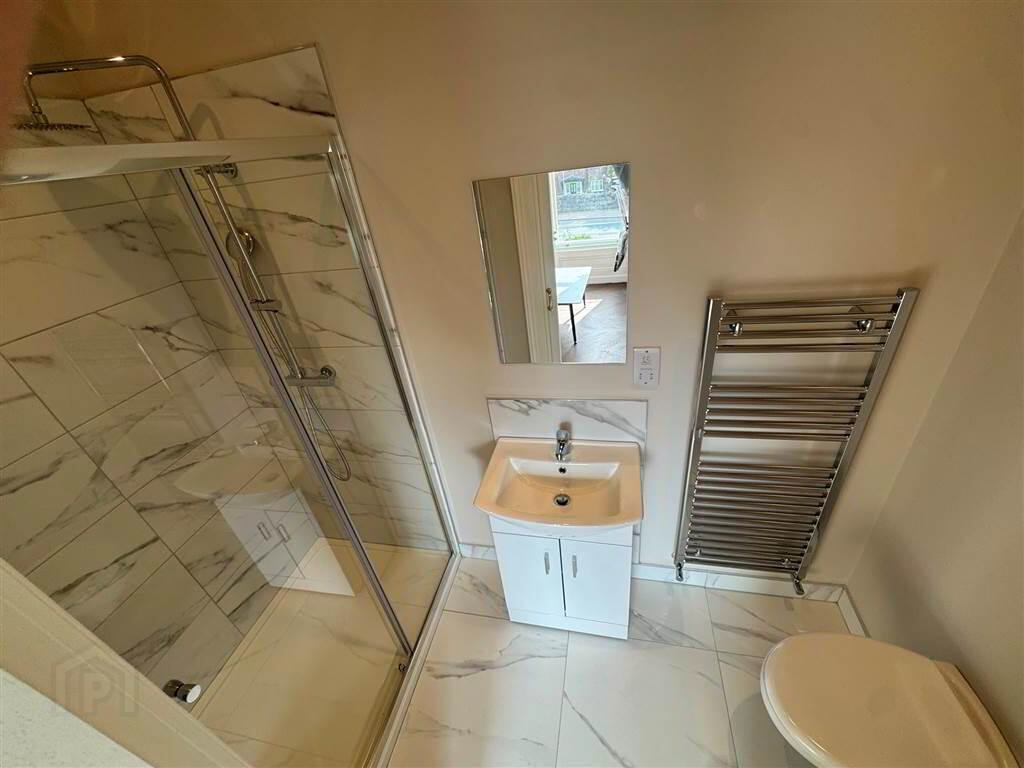 Apt 3, 531 Antrim Road 6 of 6