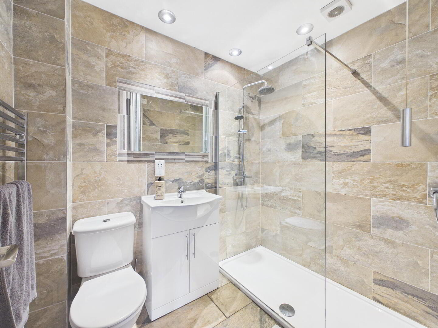Apartment 8 Chancellors Court 55 - 57 Malone Road 14 of 15