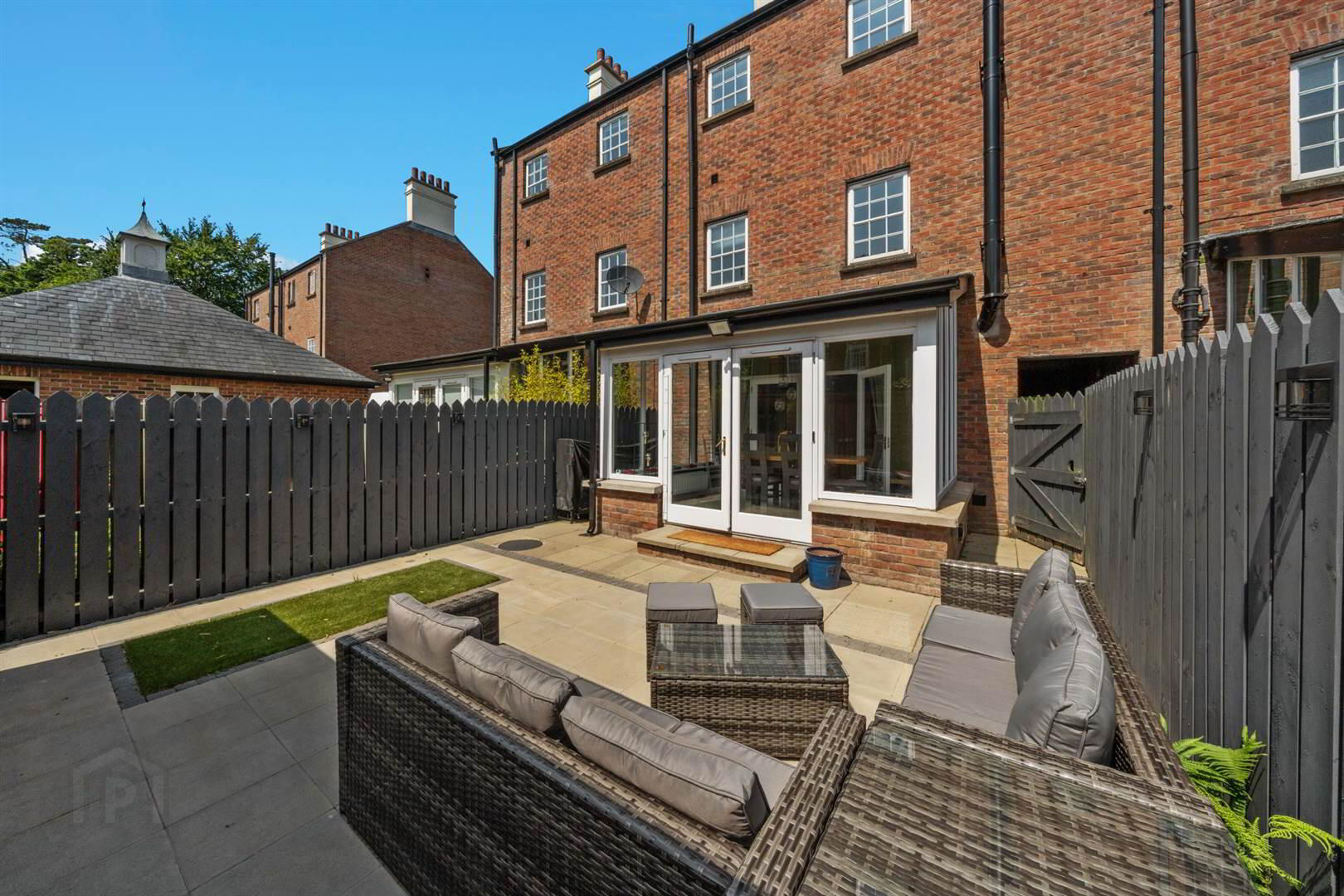 9 Manor Farm Crescent 17 of 18