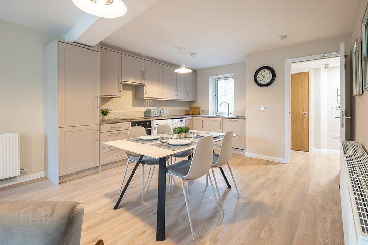Apartment 2 115 West Street 2 of 13