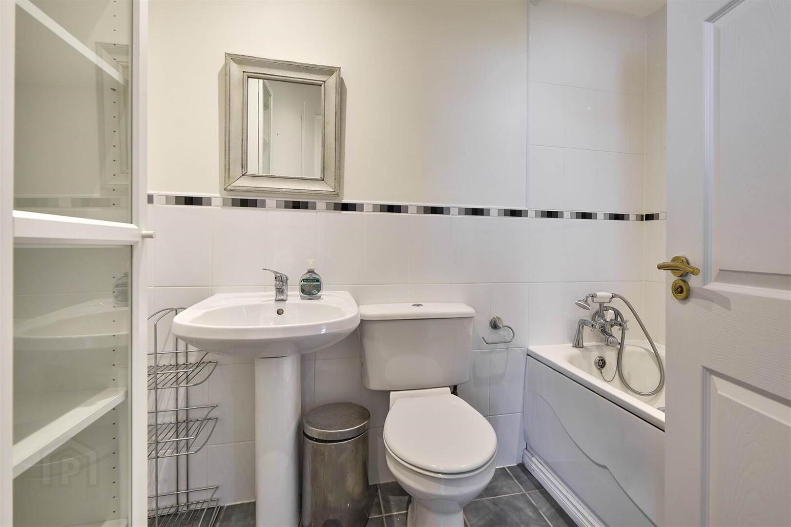 Apt 16, Church Court 13 of 14