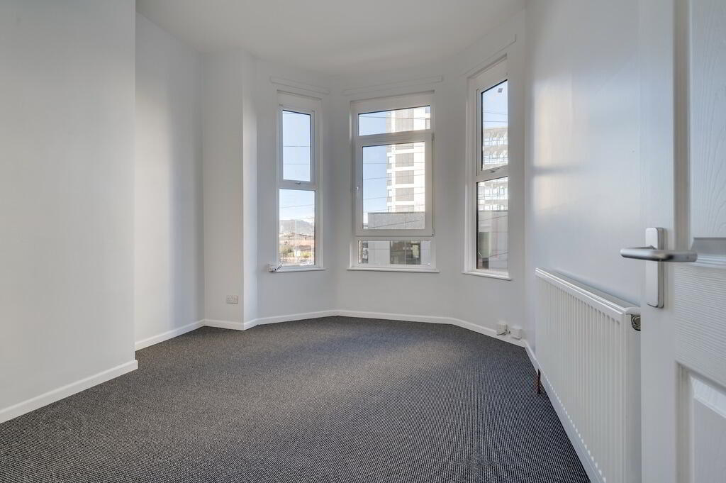 Flat 4, 11 Camden Street 2 of 8