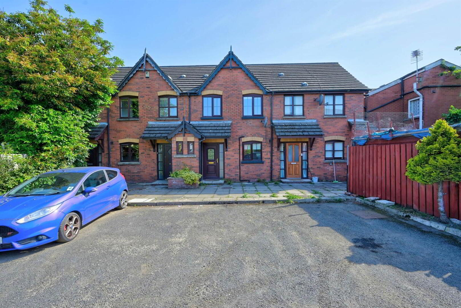 5 Downshire Mews, 28 Downshire Road 2 of 15