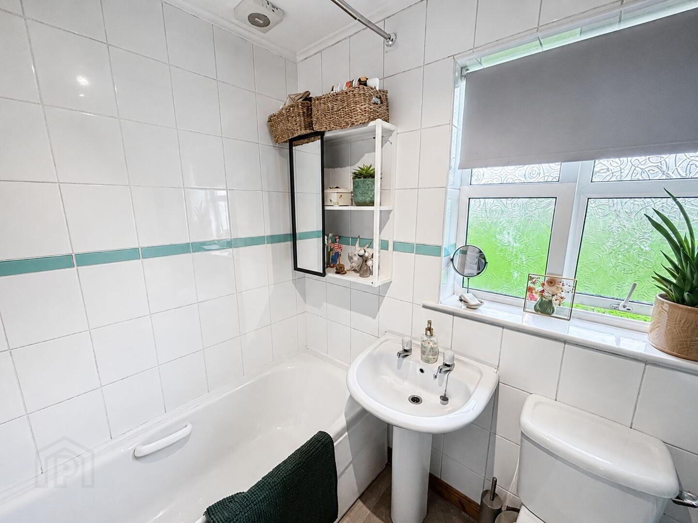 54 Whitethorn Avenue 11 of 12