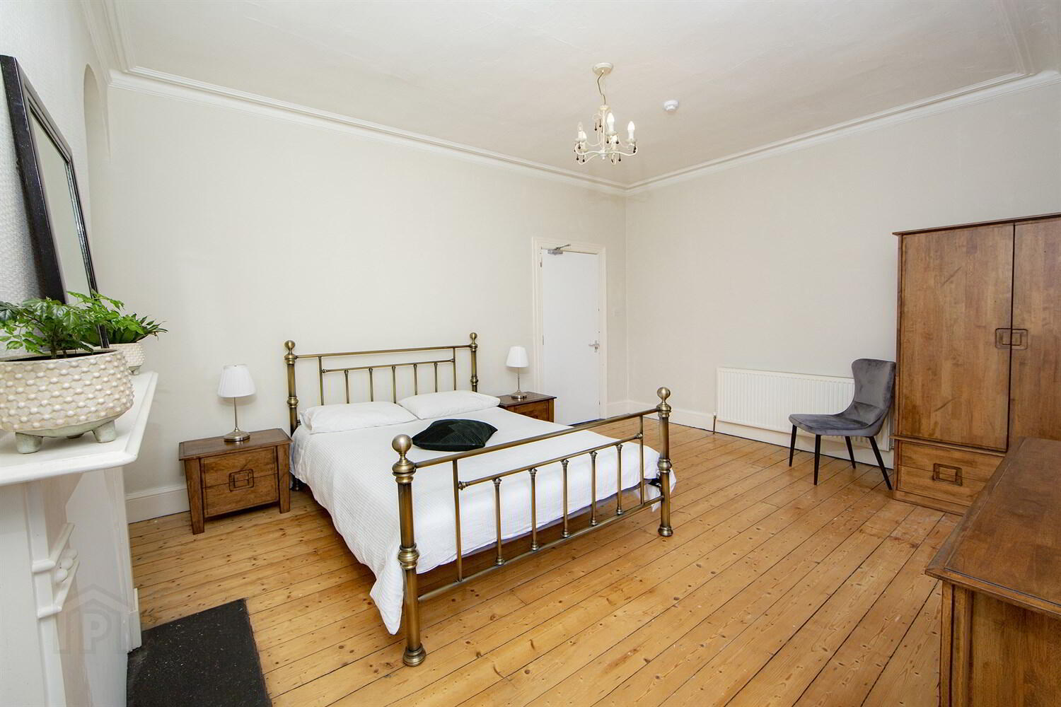 Room 6, 16 Cedar Avenue 3 of 4