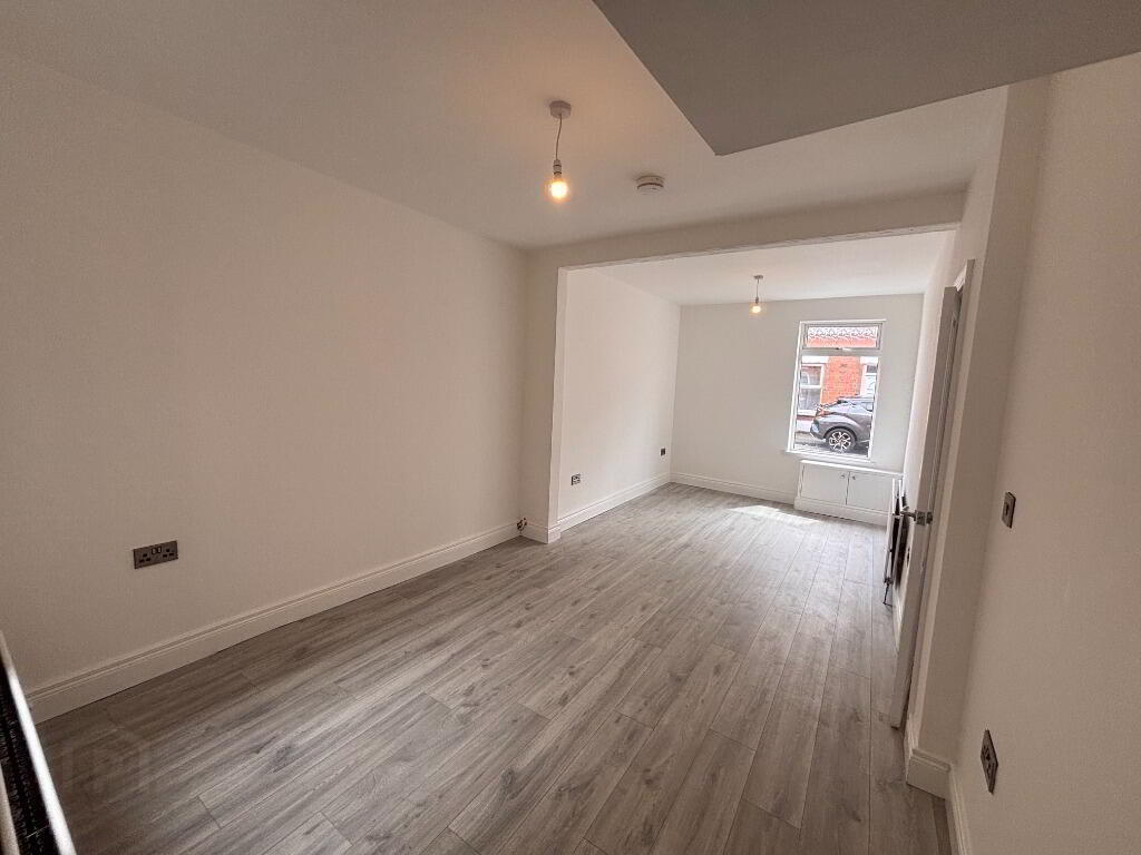 3 Dunvegan Street 3 of 8
