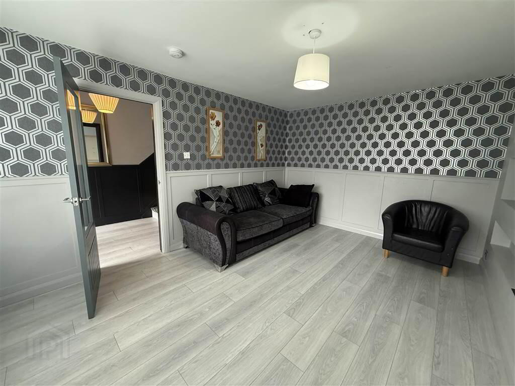 51 Hillhall Park 3 of 9