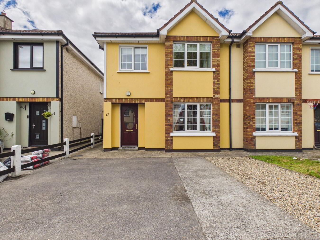 17 Briot Walk 1 of 25