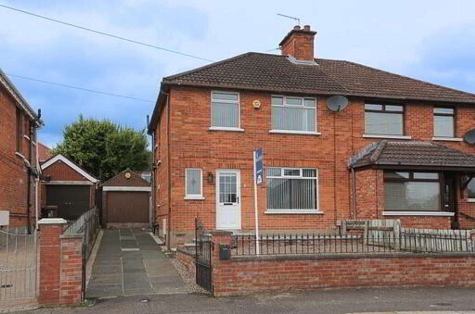 9 Lyndhurst Drive 1 of 25
