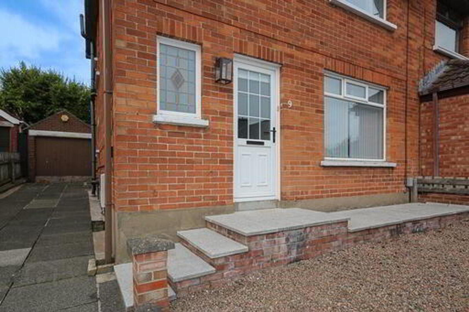 9 Lyndhurst Drive 2 of 25