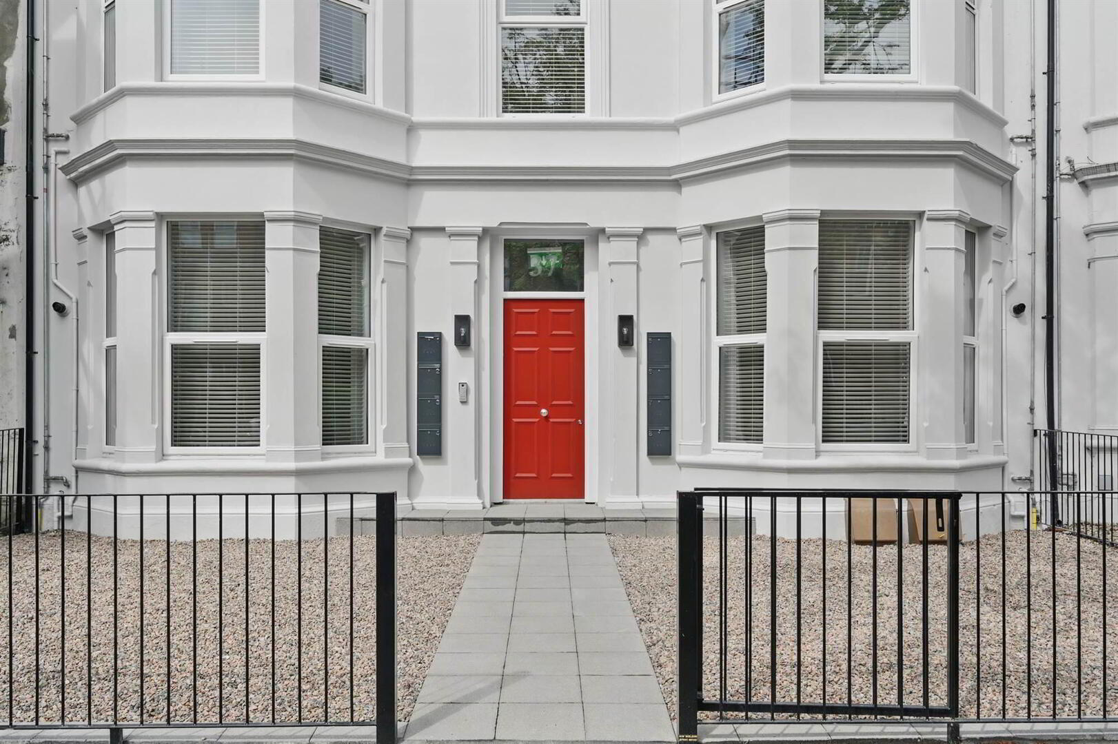Apt 1, 37 Wellington Park 2 of 14