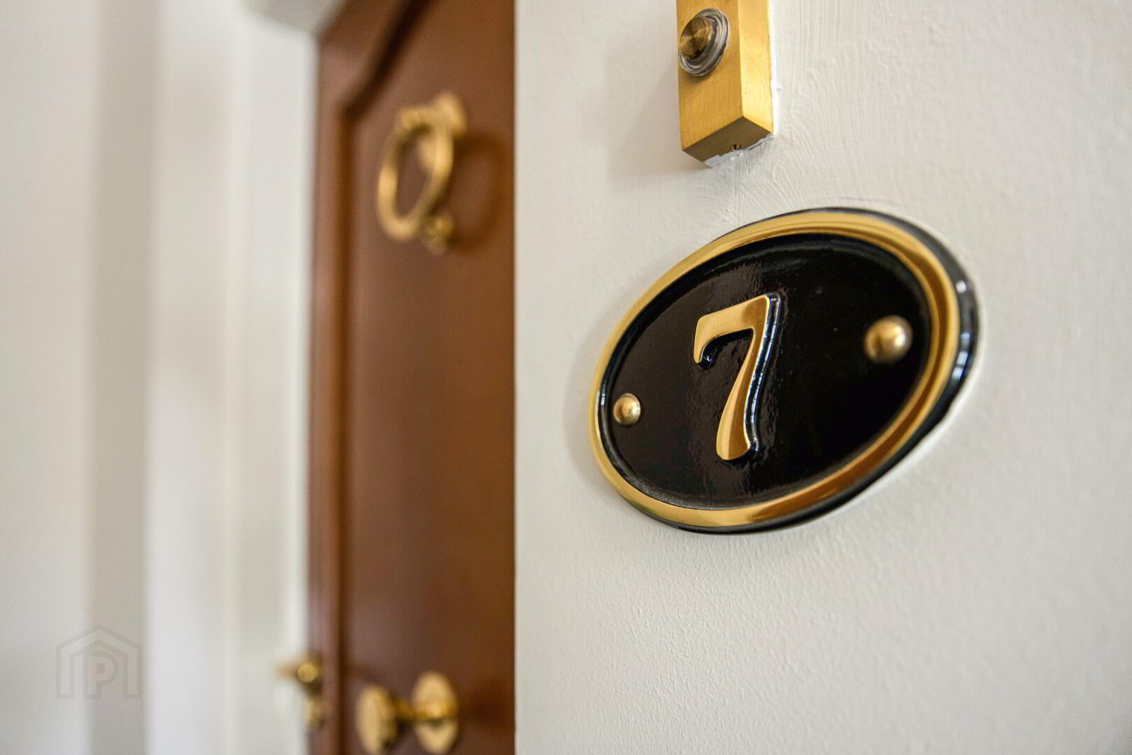 7 Ennismore Hall 3 of 20