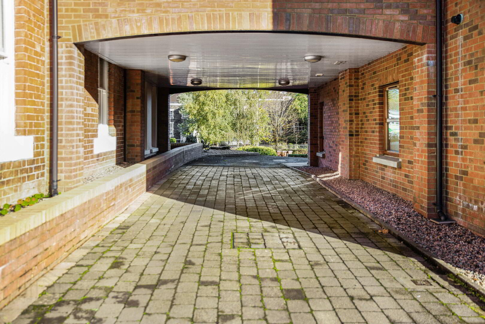 7 Ennismore Hall 19 of 20