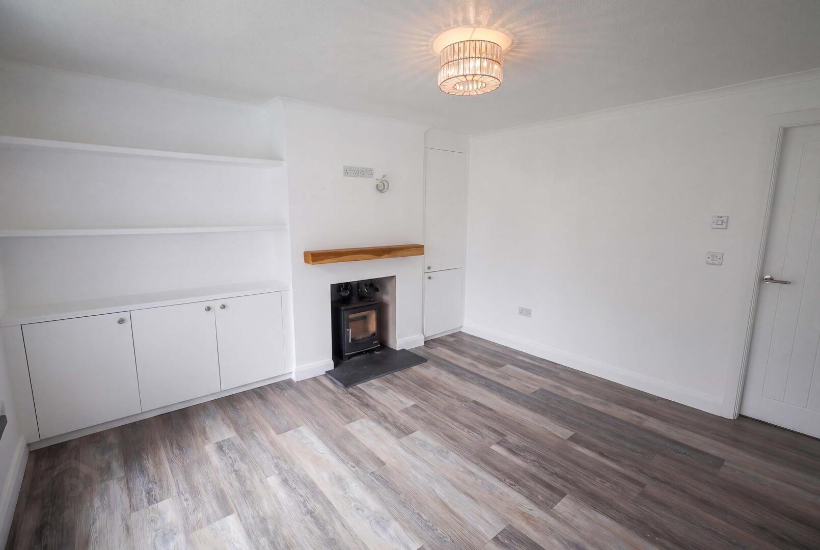 16 Mossley Crescent 3 of 16