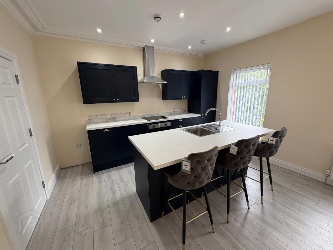 Apt 3, 112 Eglantine Avenue 10 of 10
