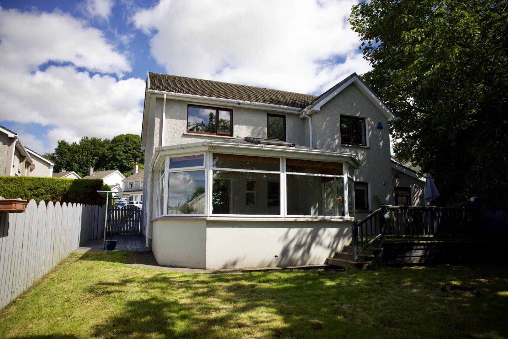 15 Oaklands Park 2 of 40