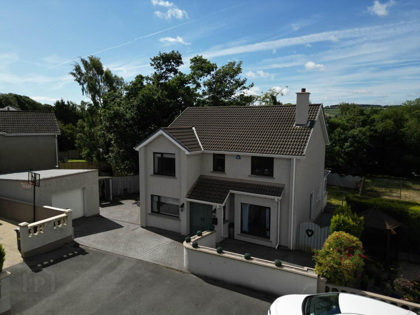 15 Oaklands Park 1 of 39