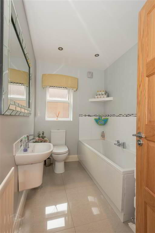 Apt 1, 201 Holywood Road 9 of 10