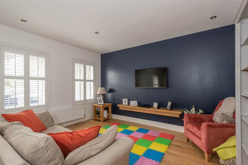 Apt 1, 201 Holywood Road 3 of 10