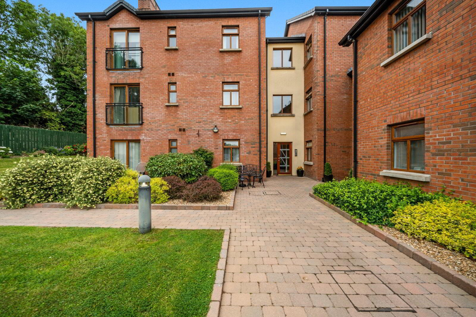 8 Thornleigh Mews 2 of 17