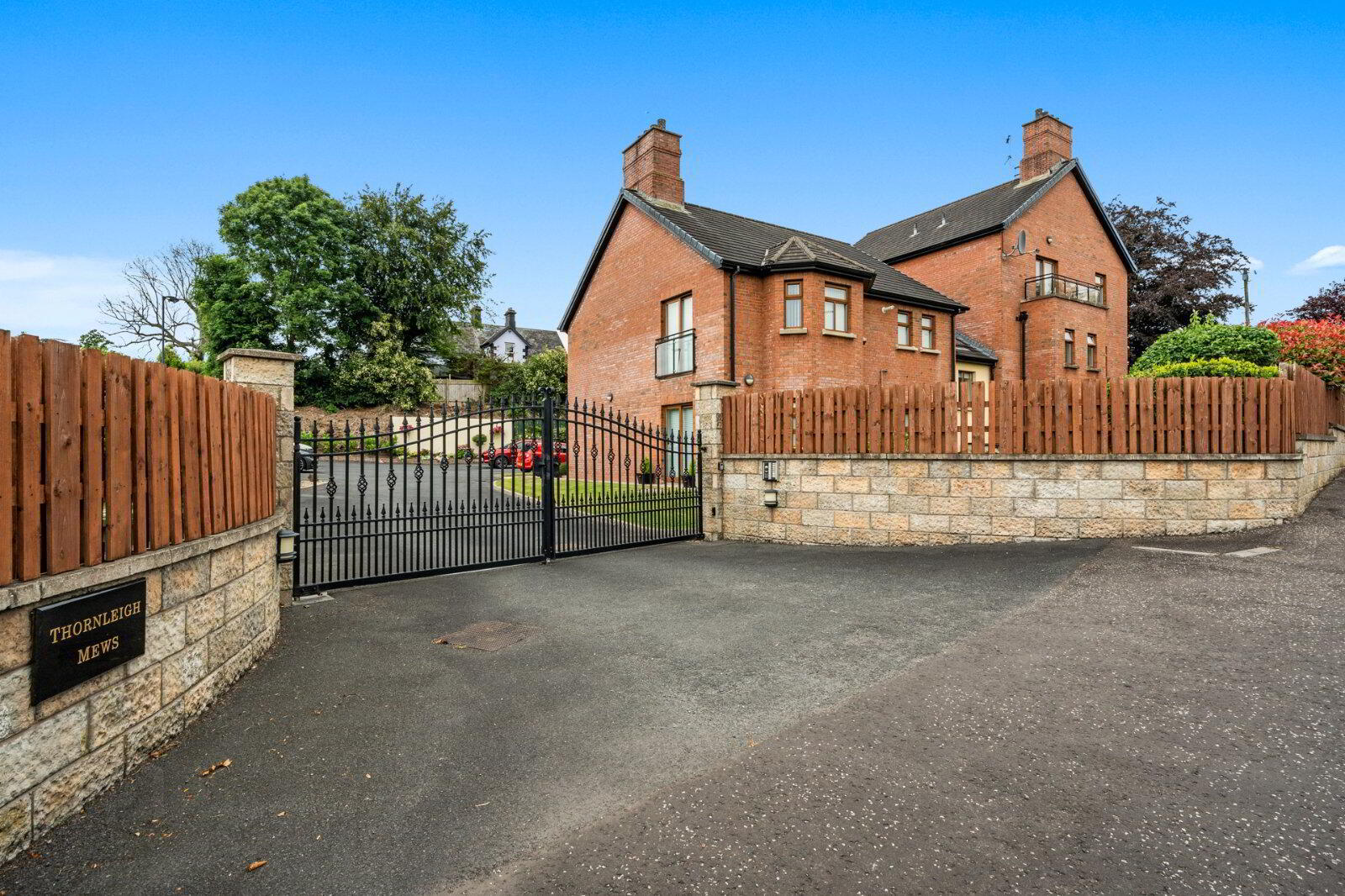 8 Thornleigh Mews 1 of 17