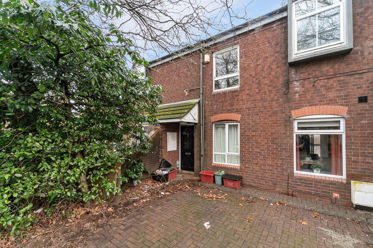 8 Salisbury Court 2 of 14