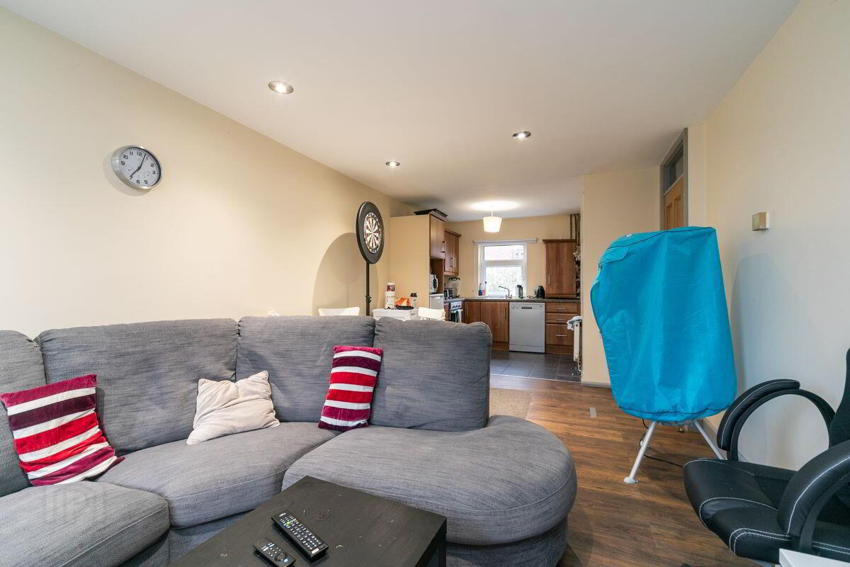 8 Salisbury Court 3 of 14