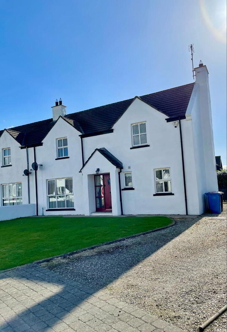 19 Fairfield Road ( Short Term, 8 Months) 1 of 13