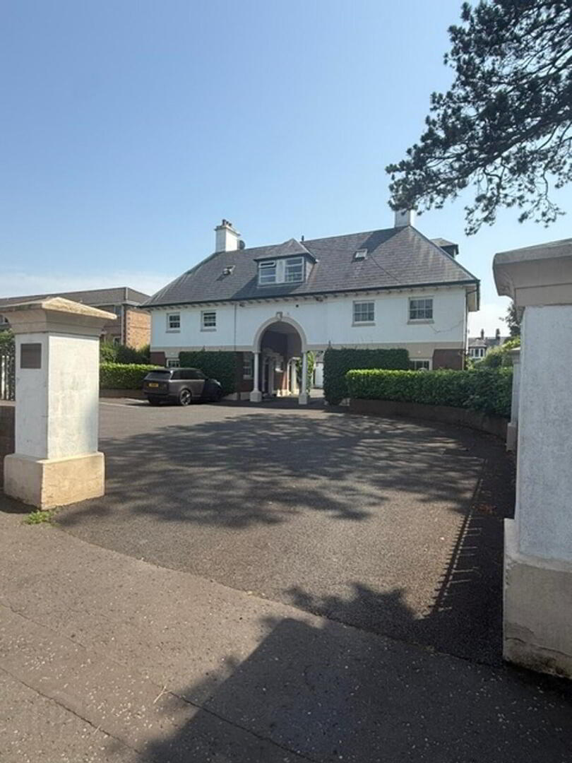 10 Ashbourne Court, 225 - 227 Belmont Road 1 of 21