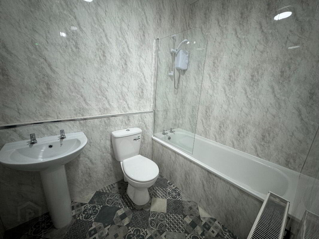Apartment 1 32 North Parade 7 of 7
