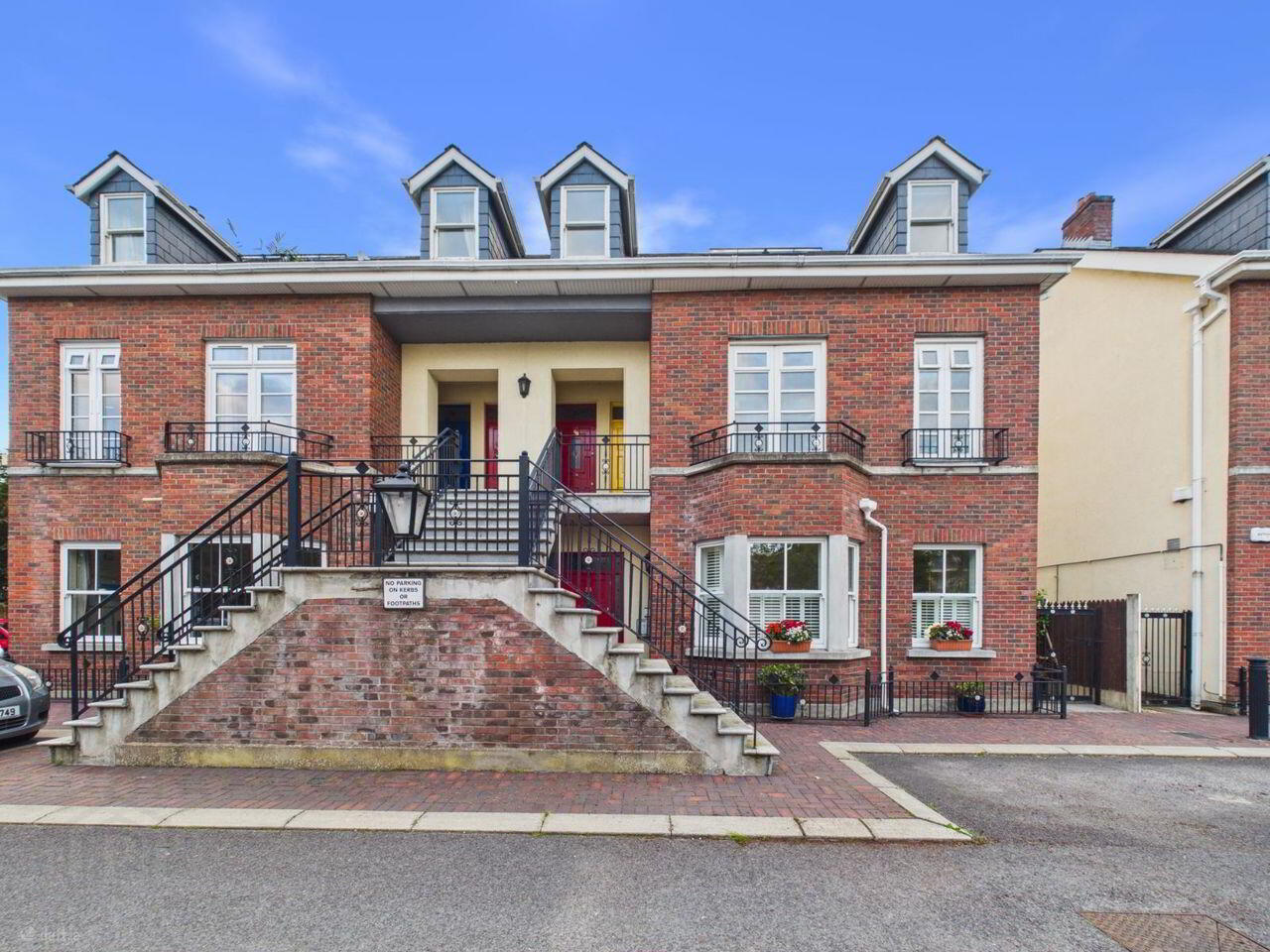 40 Anley Court 1 of 17
