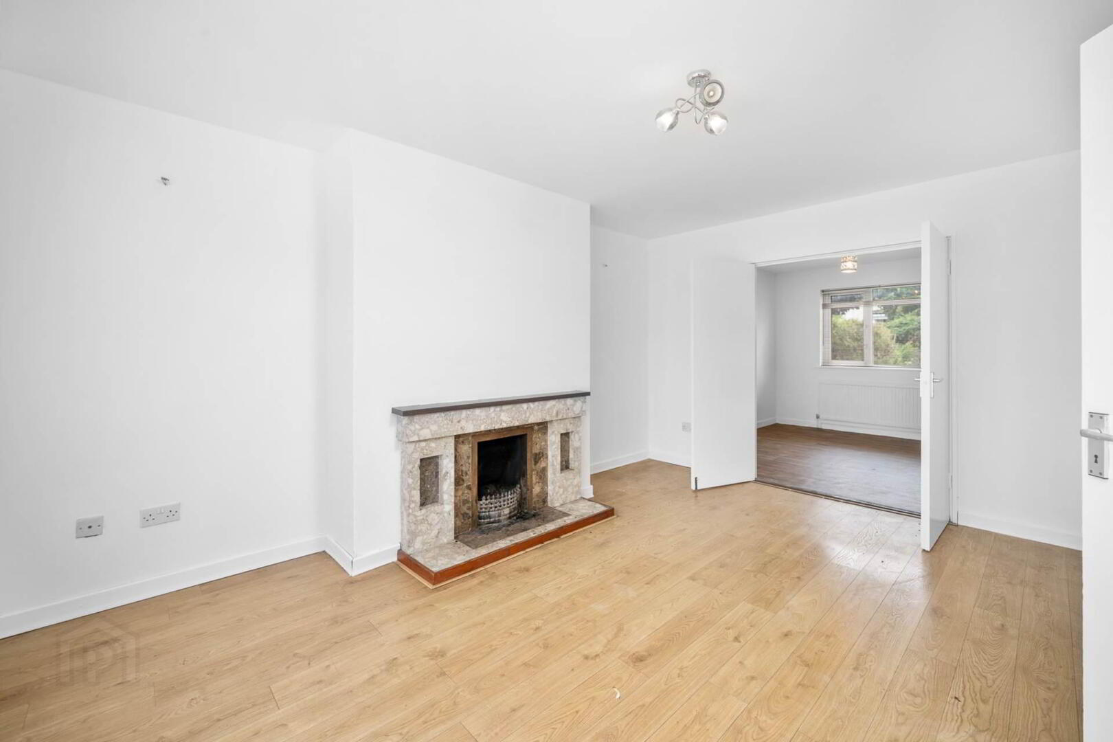 6 Crestwood Green 3 of 22