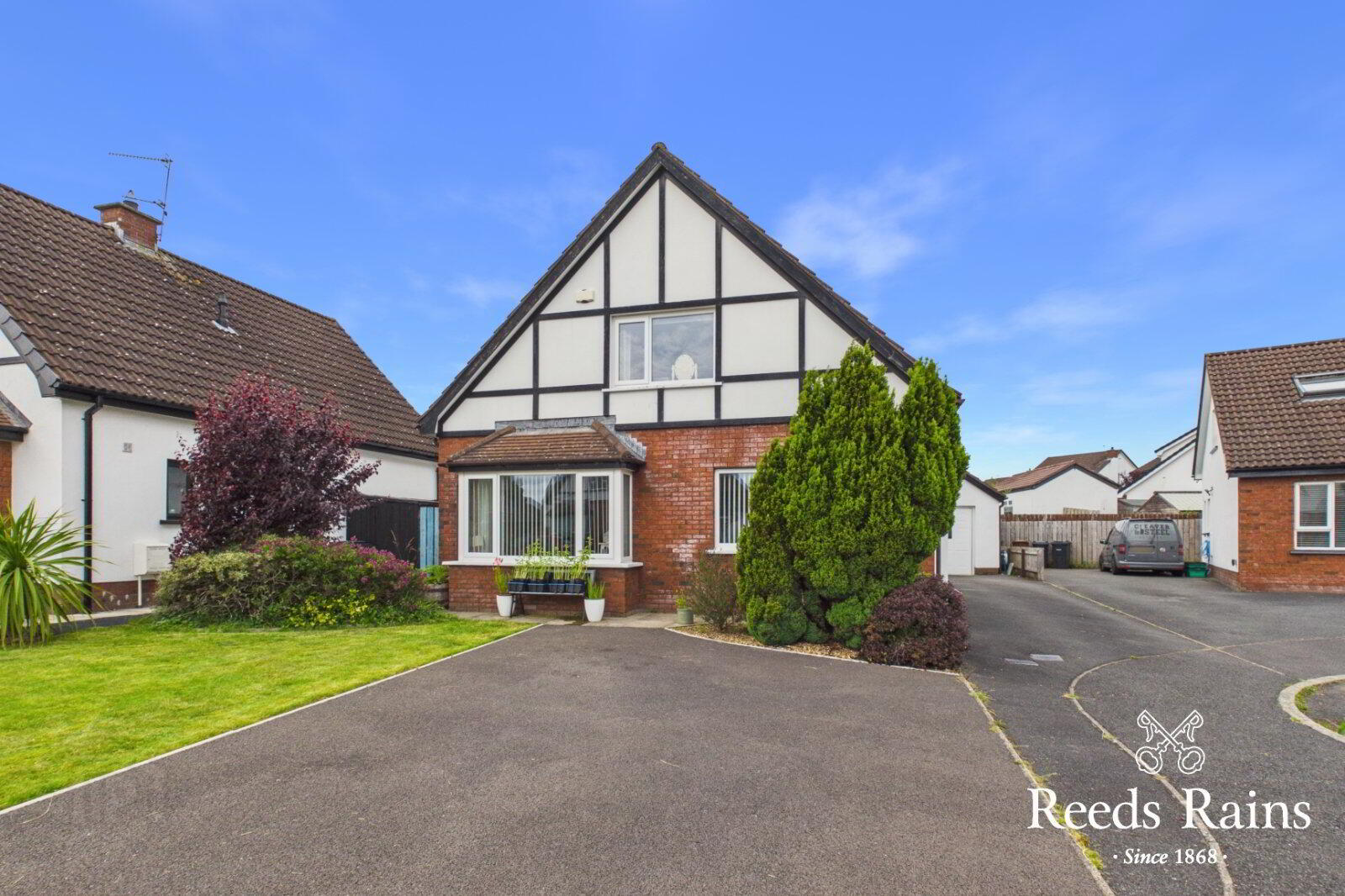 33 Broadlands Park 1 of 20