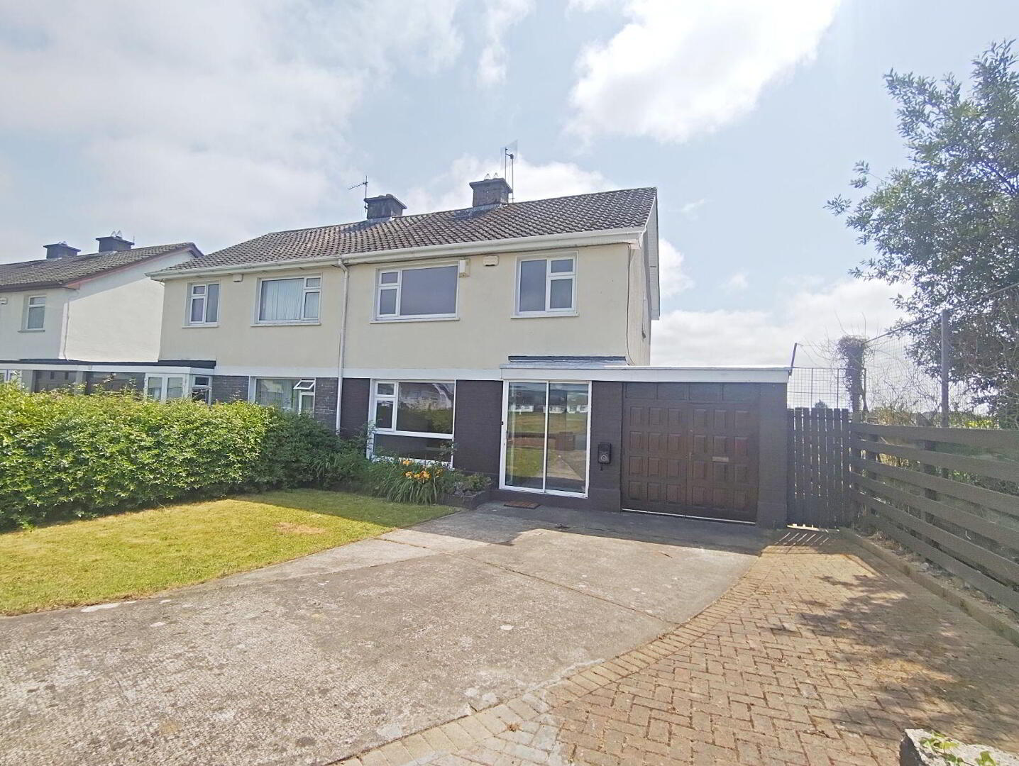 27 Mossgrove Avenue 1 of 18