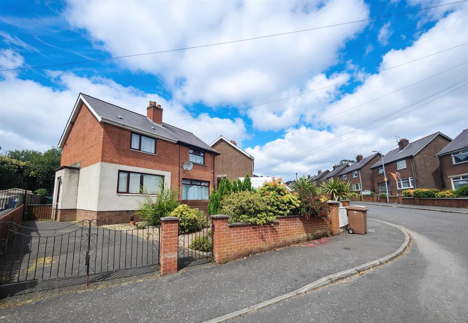 178 Joanmount Gardens 1 of 17