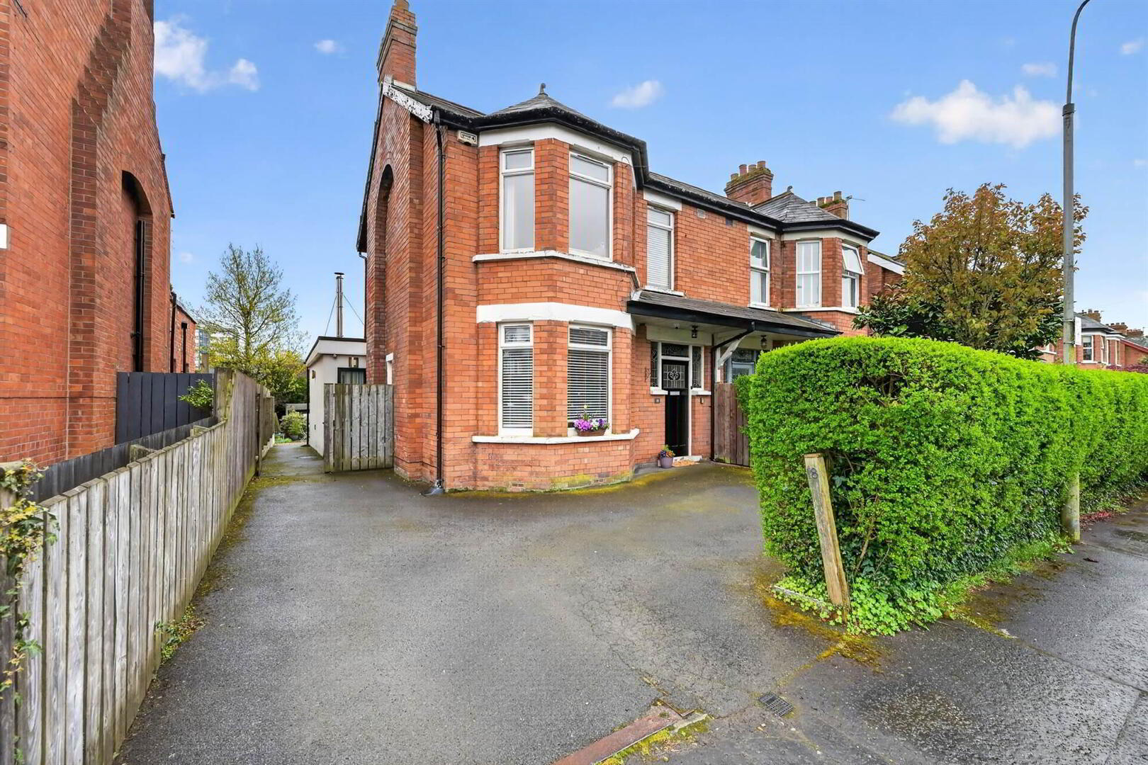 18 Onslow Gardens 1 of 39